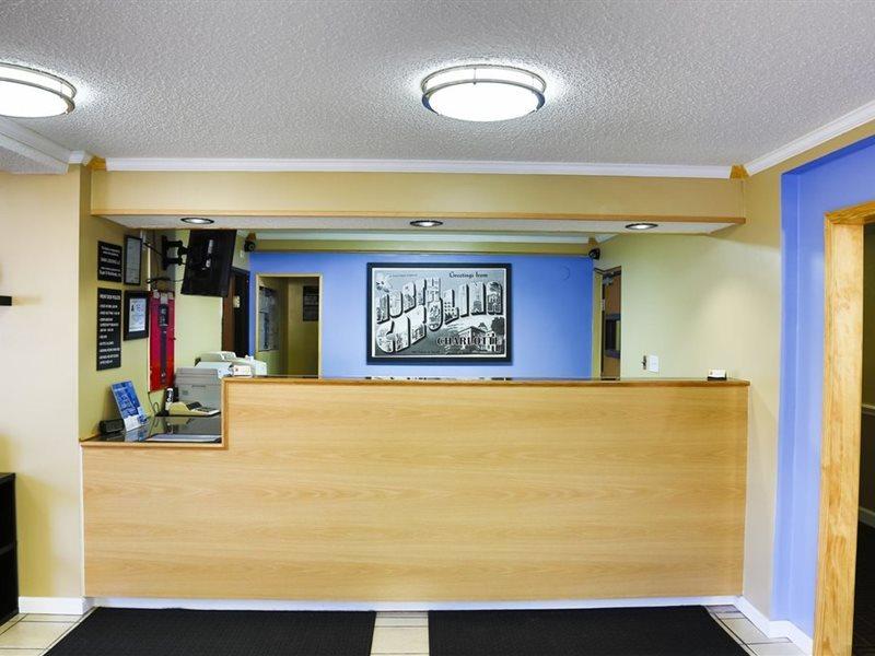 Super 8 By Wyndham Charlotte University Exterior photo