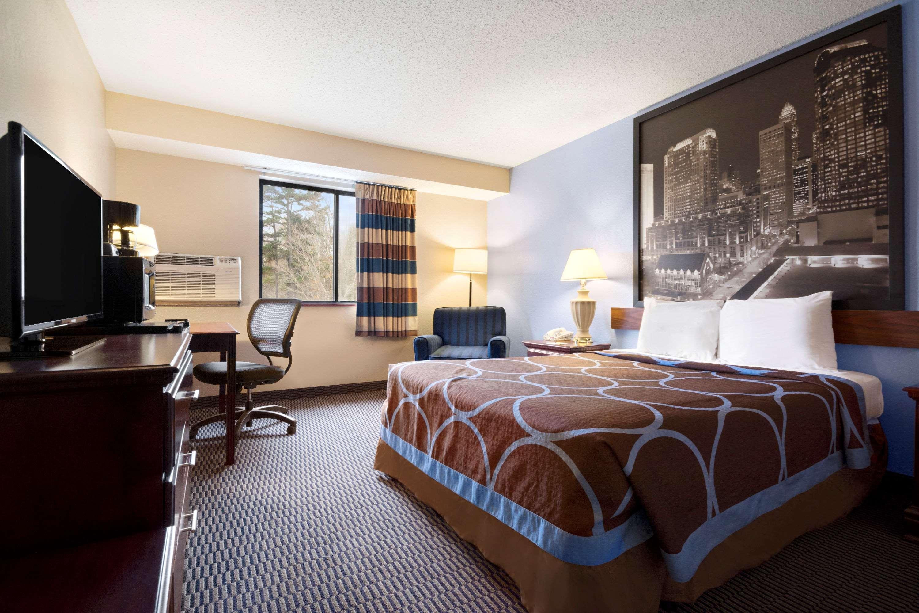 Super 8 By Wyndham Charlotte University Exterior photo