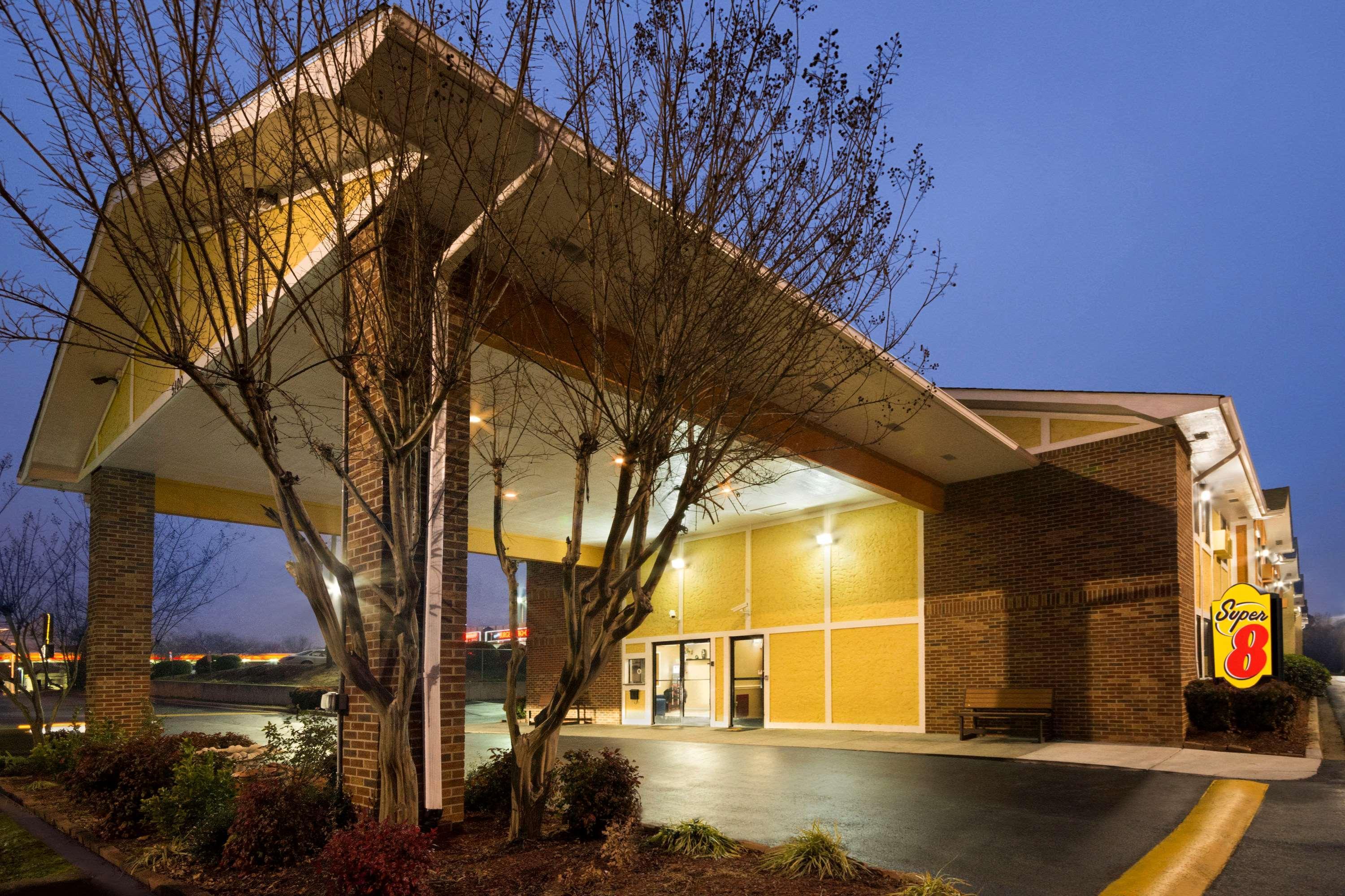 Super 8 By Wyndham Charlotte University Exterior photo