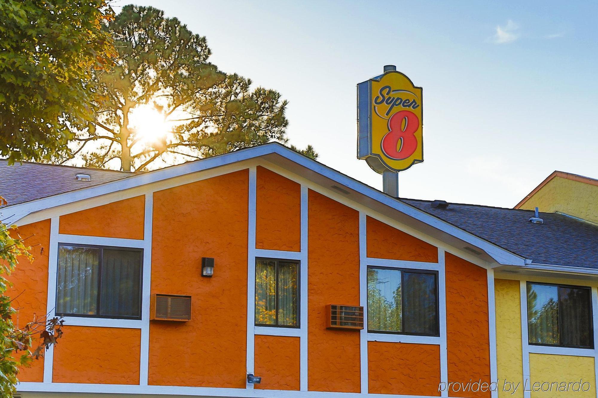 Super 8 By Wyndham Charlotte University Exterior photo