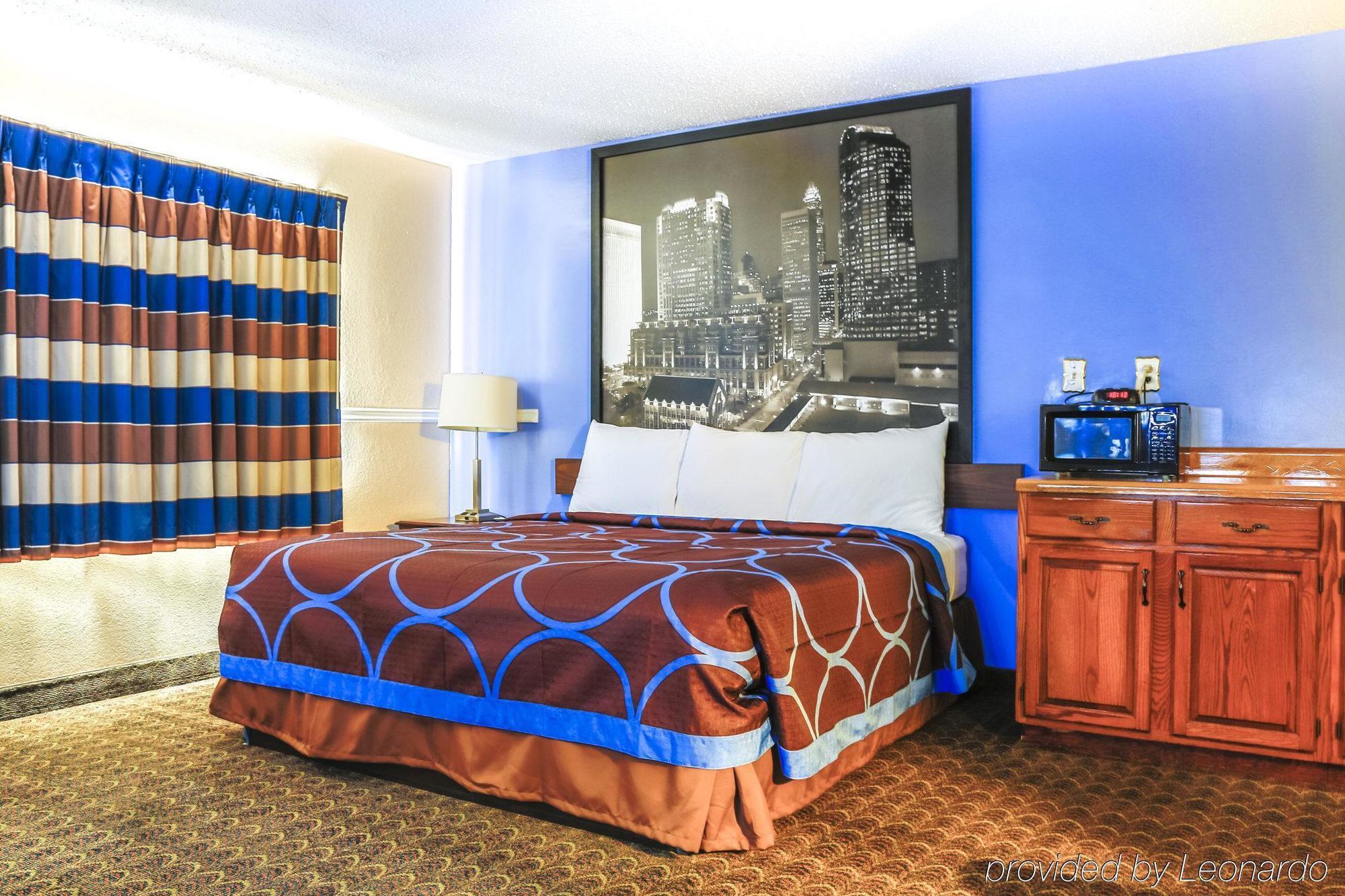 Super 8 By Wyndham Charlotte University Exterior photo