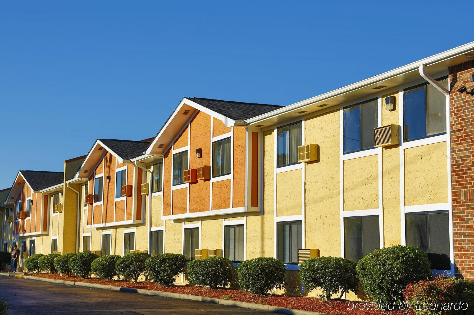 Super 8 By Wyndham Charlotte University Exterior photo