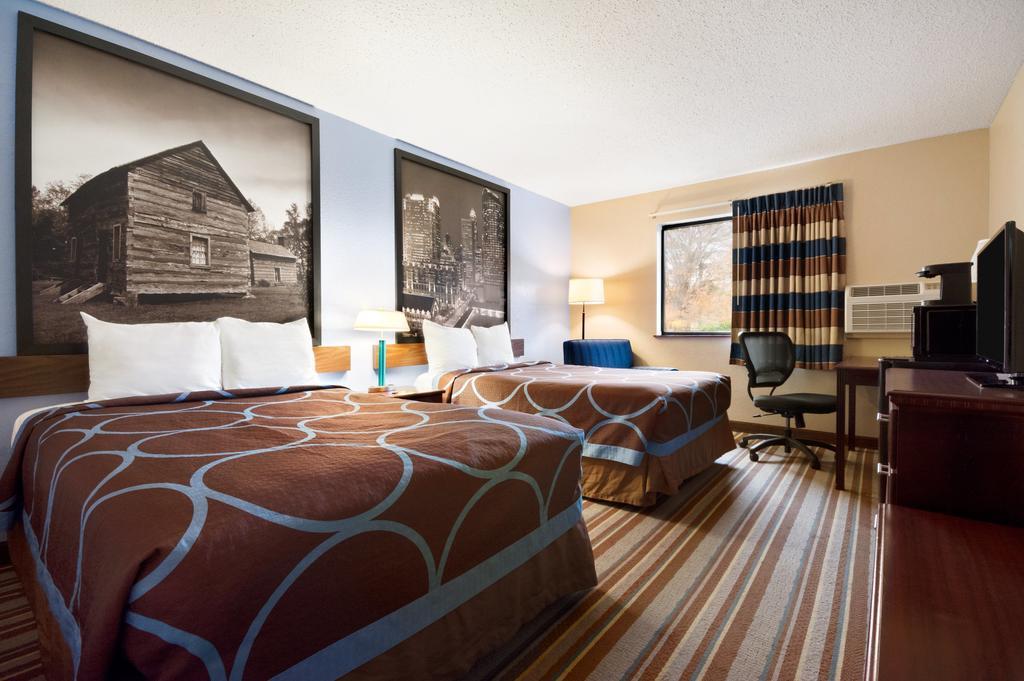 Super 8 By Wyndham Charlotte University Room photo