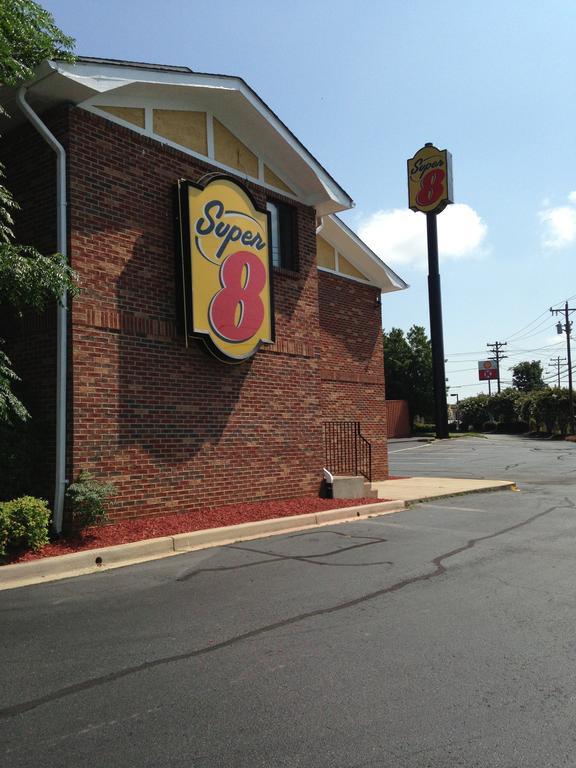 Super 8 By Wyndham Charlotte University Exterior photo
